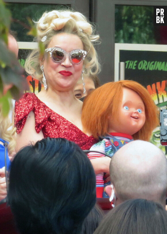 Exclusif - Jennifer Tilly sur le plateau de tournage de la nouvelle série télévisée "Chucky" à Toronto, Ontario, Canada, le 9 août 2021. 