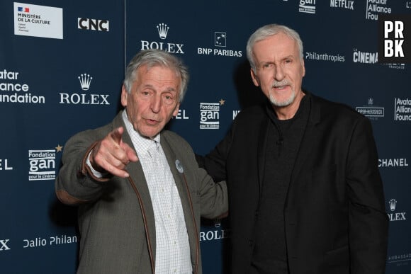 Costa-Gavras, James Cameron lors du vernissage de l’exposition "L'Art de James Cameron" à La Cinémathèque française à Paris le 3 avril 2024. © Lionel Urman / Panoramic / Bestimage