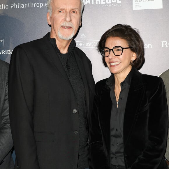 James Cameron et Rachida Dati, ministre de la Culture lors du Vernissage de l’exposition "L'Art de James Cameron" à La Cinémathèque française à Paris le 3 avril 2024 © Guirec Coadic / Bestimage