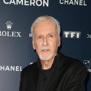 Costa Gavras et James Cameron - Vernissage de l鈥檈xposition "L'Art de James Cameron" 脿 La Cin茅math猫que fran莽aise 脿 Paris le 3 avril 2024 漏 Guirec Coadic / Bestimage