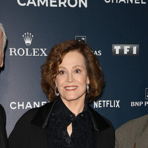 James Cameron, Sigourney Weaver et Costa Gavras - Vernissage de l’exposition "L'Art de James Cameron" à La Cinémathèque française à Paris le 3 avril 2024 © Guirec Coadic / Bestimage