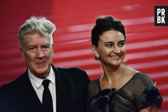 David Lynch avec sa femme Emily Stofle à la descente des marches du film "Twin Peaks" lors du 70ème Festival International du Film de Cannes, le 25 mai 2017. © Giancarlo Gorassini/Bestimage  Celebrities on the red carpet for the movie "Twin Peaks" during the 70th Cannes International Film Festival. May 25th, 2017. 