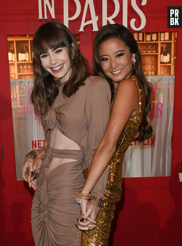 Lily Collins et Ashley Park - Avant-première du film Netflix "Emily in Paris" saison 3 au Théâtre des Champs Elysées à Paris. © Coadic Guirec/Bestimage