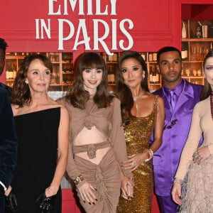 Kate Walsh, William Abadie, Samuel Arnold, Philippine Leroy-Beaulieu, Lily Collins, Ashley Park, Darren Star, Lucien Laviscount, Camille Razat, Bruno Gouery, Peter Friedlander et Lucas Bravo - Avant-première du film Netflix "Emily in Paris" saison 3 au Théâtre des Champs Elysées à Paris. © Coadic Guirec/Bestimage 