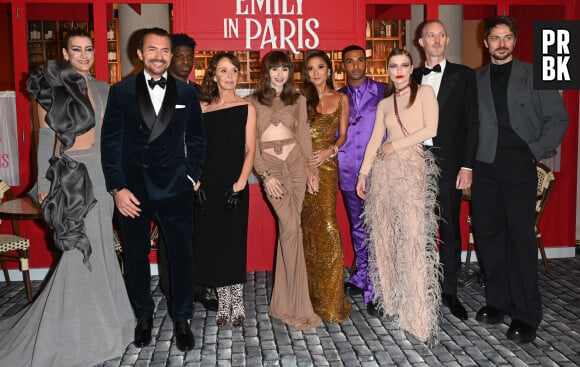 Kate Walsh, William Abadie, Samuel Arnold, Philippine Leroy-Beaulieu, Lily Collins, Ashley Park, Darren Star, Lucien Laviscount, Camille Razat, Bruno Gouery, Peter Friedlander et Lucas Bravo - Avant-première du film Netflix "Emily in Paris" saison 3 au Théâtre des Champs Elysées à Paris. © Coadic Guirec/Bestimage 