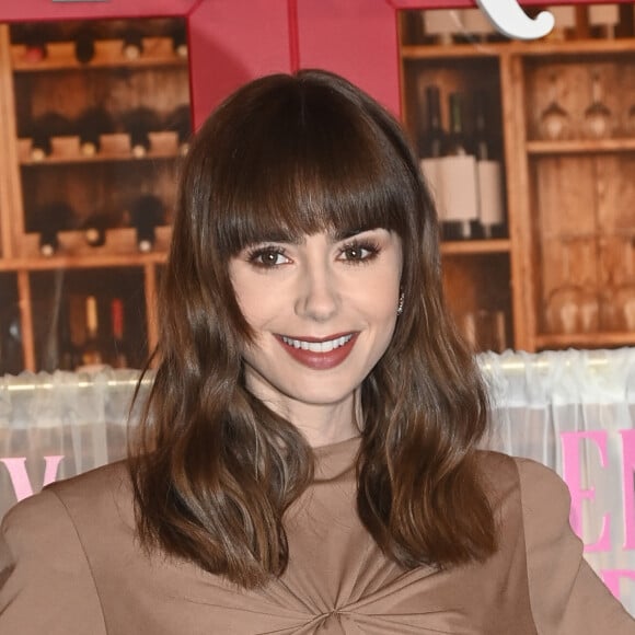 Lily Collins - Avant-première du film Netflix "Emily in Paris" saison 3 au Théâtre des Champs Elysées à Paris. © Coadic Guirec/Bestimage 