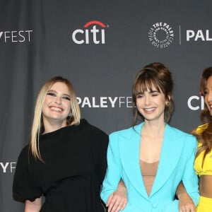 Camille Razat, Lily Collins and Ashley Park au photocall de la saison 2 de la série Netflix "Emily in Paris" lors du PaleyFest LA 2022 à Los Angeles.