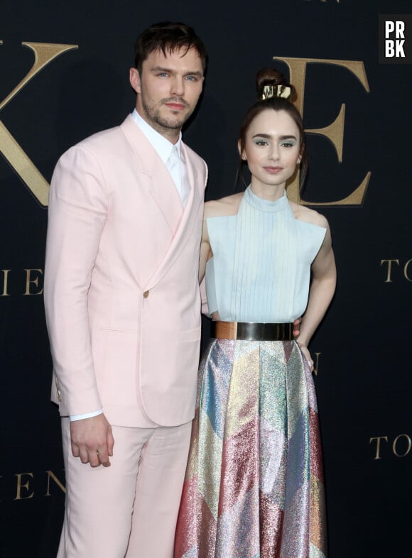 Lily Collins, Nicholas Hoult à la première de "Tolkien" au Village Theatre à Los Angeles, le 8 mai 2019.