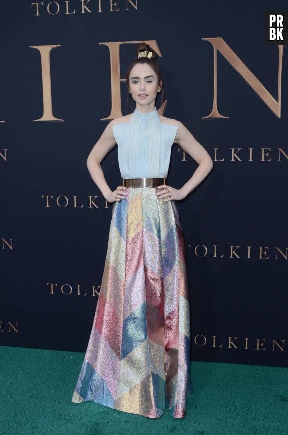 Lily Collins à la première de "Tolkien" au Village Theatre à Los Angeles, le 8 mai 2019.