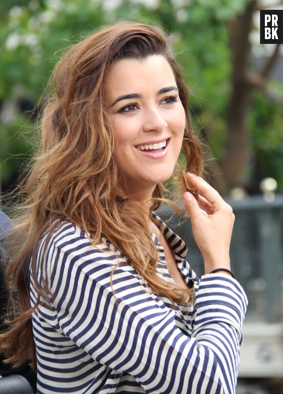 Cote de Pablo, actrice dans la serie "NCIS", sur le plateau de l'emission "Extra!" a Los Angeles, le 23 avril 2013.