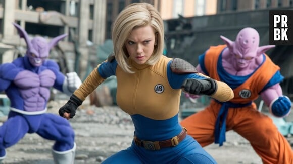 Scarlett Johansson en C-18 en plein combat.