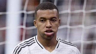 "Comment tu peux faire une c*nnerie pareil ?" : Kylian Mbappé au coeur d'une nouvelle polémique après avoir été snobé par l'Equipe de France