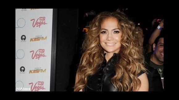 PHOTOS ... Jennifer Lopez lovée dans un ensemble noir pour son nouvel album