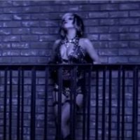 Lady Gaga VIDEO ... simple et sexy dans le clip de The Edge of Glory