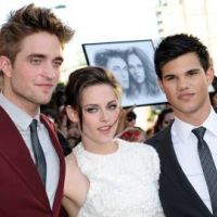 Twilight 4 : Robert Pattinson, Kristen Stewart et Taylor Lautner sur la même affiche (PHOTO)