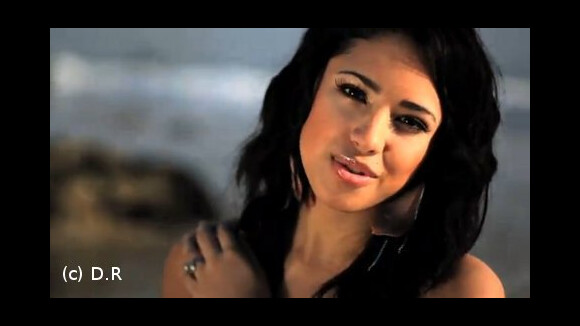 Jasmine Villegas sexy et naturelle dans le clip de Just A Friend (VIDEO)