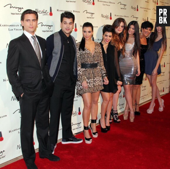 La famille Kardashian réunie sur un tapis rouge