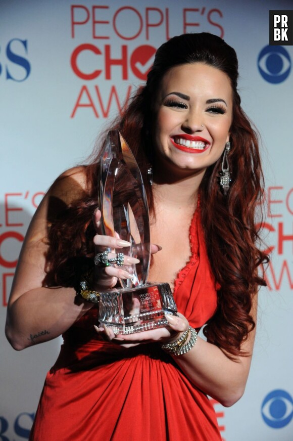 Demi Lovato contente d'avoir reçu un prix