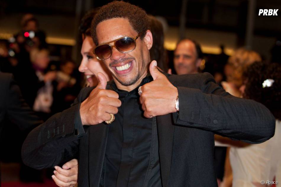 Joey Starr tout sourire sur le tapis rouge du festival de ...