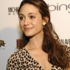 Emmy Rossum en couple : la petite bombe de Shameless trouve un mec au boulot !