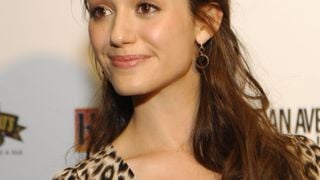 Emmy Rossum en couple : la petite bombe de Shameless trouve un mec au boulot !