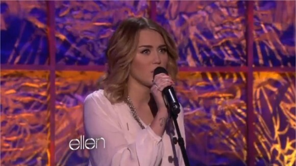 Miley Cyrus chez Ellen DeGeneres : pour elle, Bob Dylan c'est du gâteau ! (VIDEO)