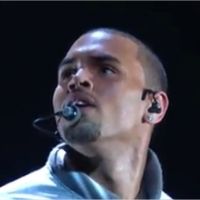 Grammy Awards 2012 : Chris Brown rappe et ses fans dérapent ! Qu&#039;en pense Rihanna ?