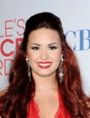 Demi Lovato mise sur le rouge aux People's Choice Awards 2012
