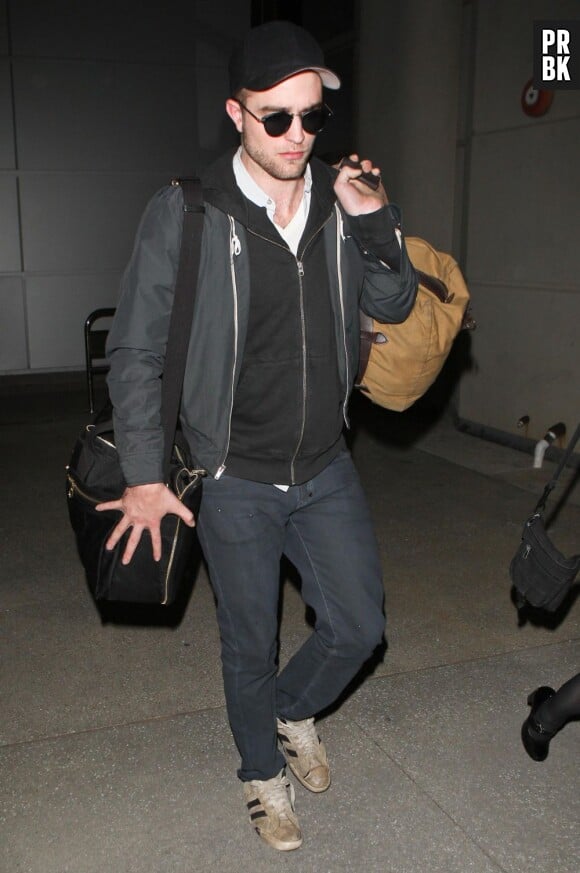 Robert à l'aéroport LAX le 18 février 2012