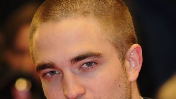 Robert Pattinson la boule à zéro : l'évolution de ses coupes de cheveux (PHOTOS)
