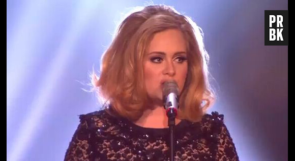 Adele en live sur Rolling in the deep aux Brit Awards 2012