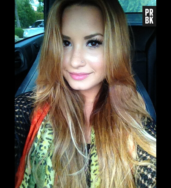 Demi Lovato a la blonde attitude