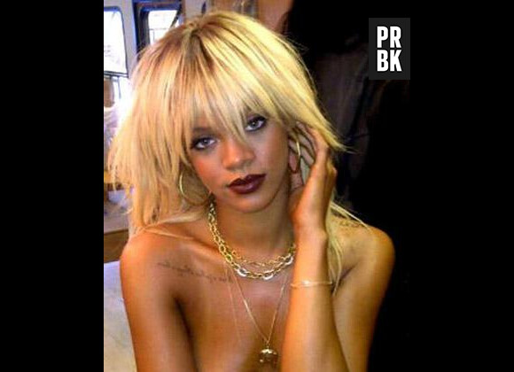 Rihanna et sa crinière blonde