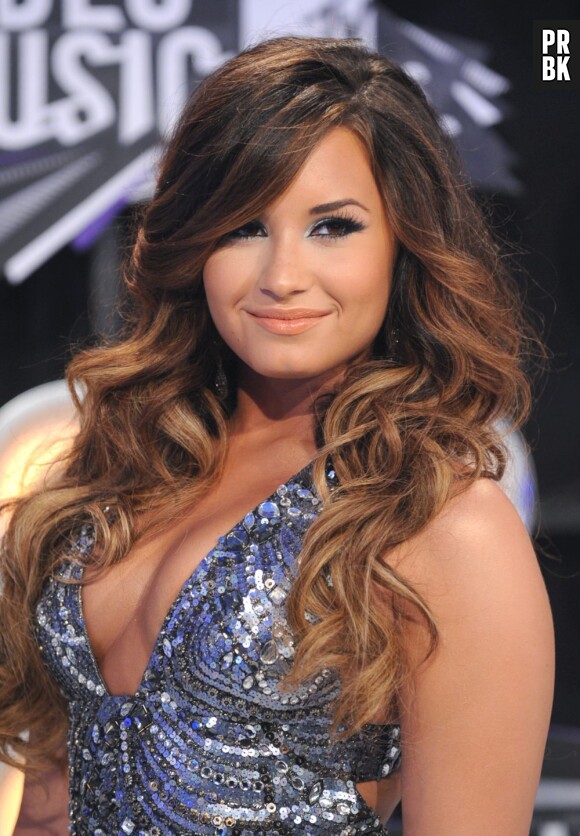 Demi Lovato, trop belle avec sa robe en paillettes