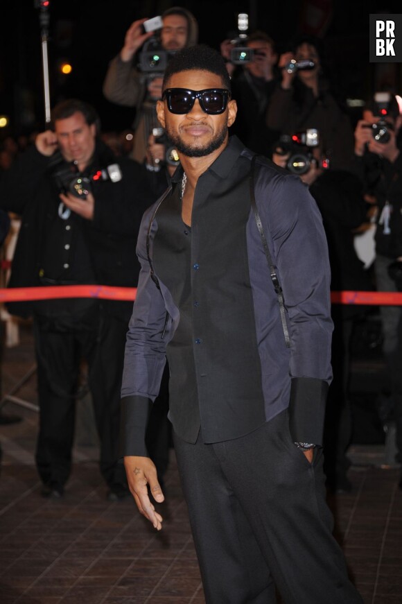 Usher fait son beau devant les photographes
