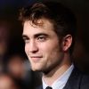 Robert Pattinson éjecté du siège de beau-gosse ?