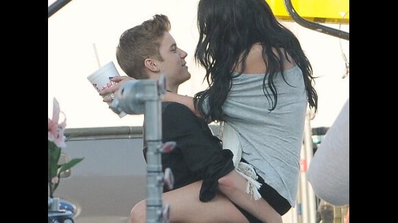 Justin Bieber et Selena Gomez : collés-serrés sur le tournage de Boyfriend ! (PHOTOS)