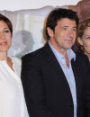 Patrick Bruel entouré de Valérie Benguigui et Judith El Zein, ses partenaires à l'écran