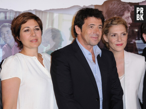 Patrick Bruel entouré de Valérie Benguigui et Judith El Zein, ses partenaires à l'écran
