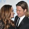 Angelina Jolie et son futur mari Brad Pitt heureux comme jamais