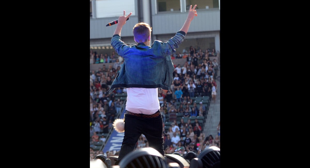 photo-justin-bieber-d-voile-ses-fesses-en-plein-concert-purebreak