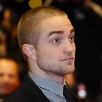 Robert Pattinson : le léchage de tétons, c'est juste pour Kristen Stewart !