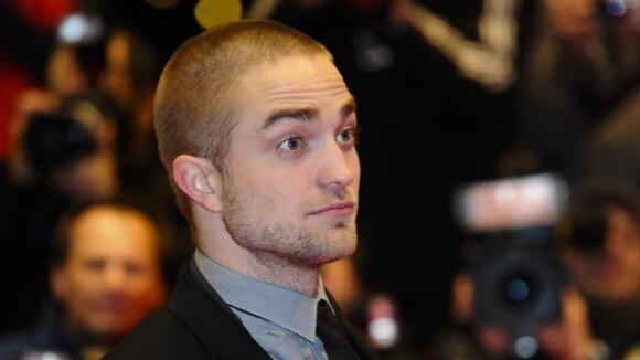 Robert Pattinson : le léchage de tétons, c'est juste pour Kristen Stewart !