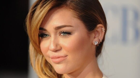 Miley Cyrus : accusée de tromper Liam, elle se lâche sur Twitter