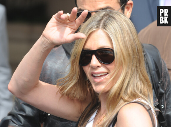 Jennifer Aniston a quitté Paris avec le sourire !