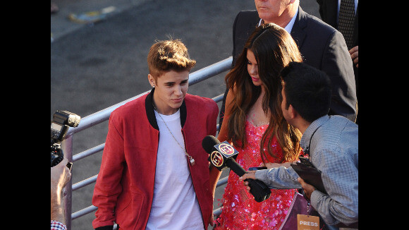 Selena Gomez et Justin Bieber : un couple flashy mais discret pour l'avant-première de Katy Perry ! (PHOTOS)