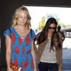Nina Dobrev et Candice Accola arrivent à l'aéroport de LAX