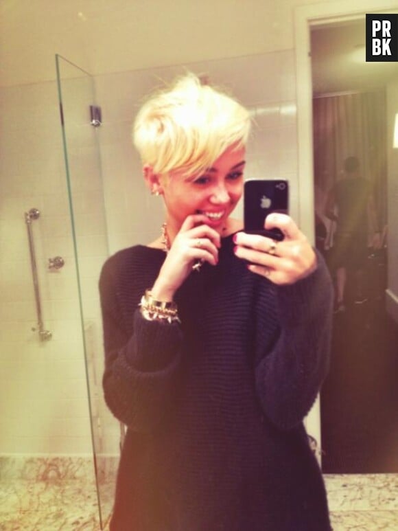 Miley Cyrus très fière de sa nouvelle coupe