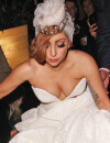 Lady Gaga manque de tomber !