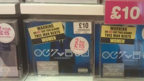 Chris Brown : ses albums sabotés à Londres ! "Cet homme bat les femmes" ! (PHOTO)